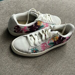 Puma floral embroidered sneakers brand new size 8
